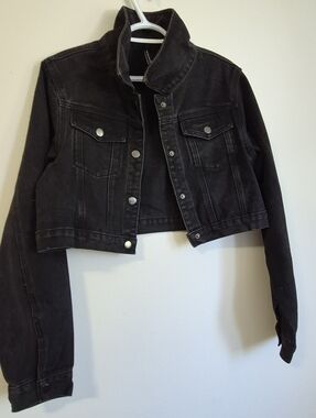 PrettyLittleThing Black Cropped Denim Trucker Jacket
